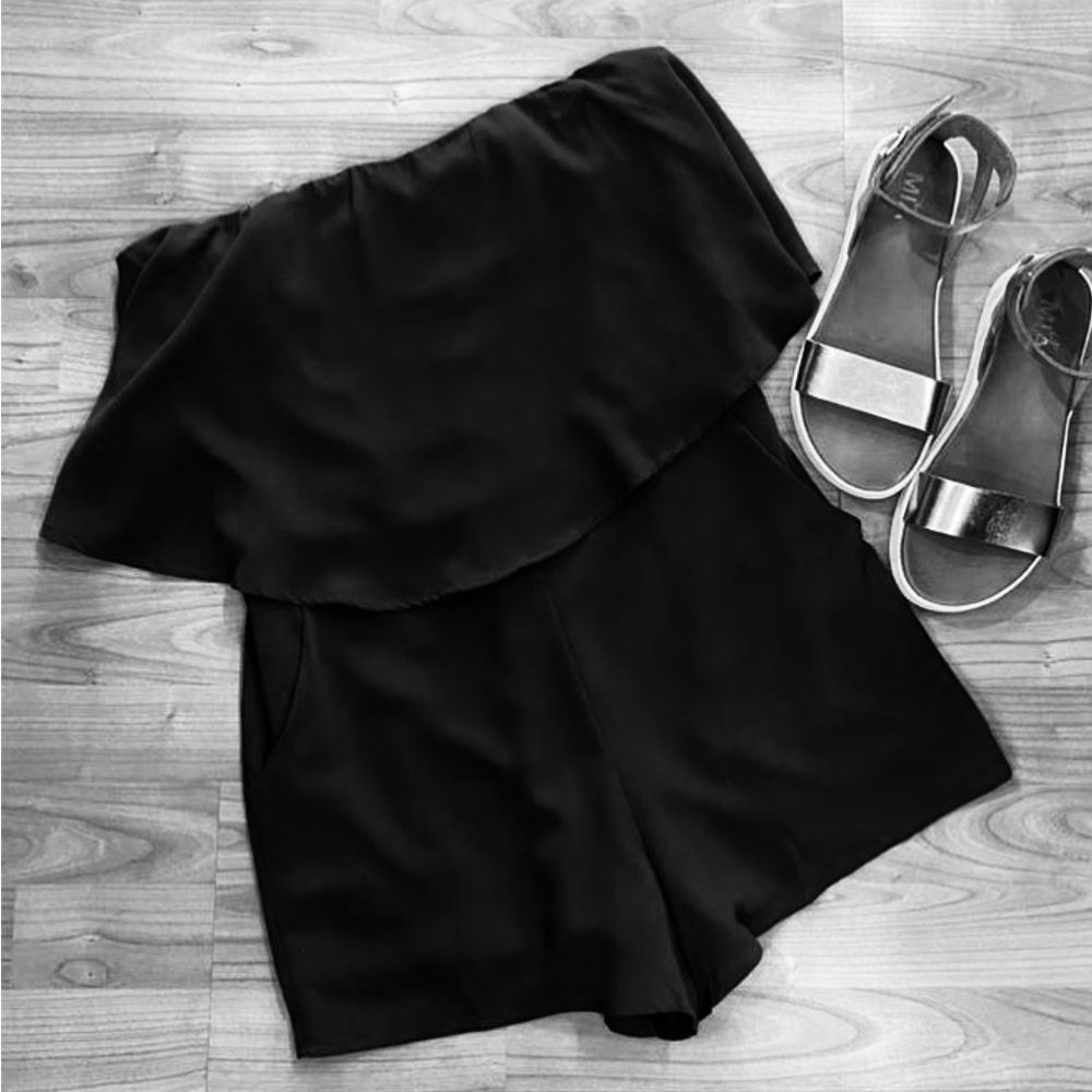 She sky, juniors size small black romper Like NEW